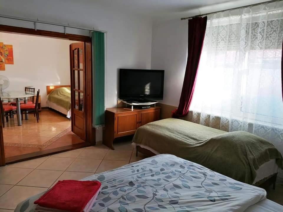 Hostel Pascalis Alesd Luaran gambar