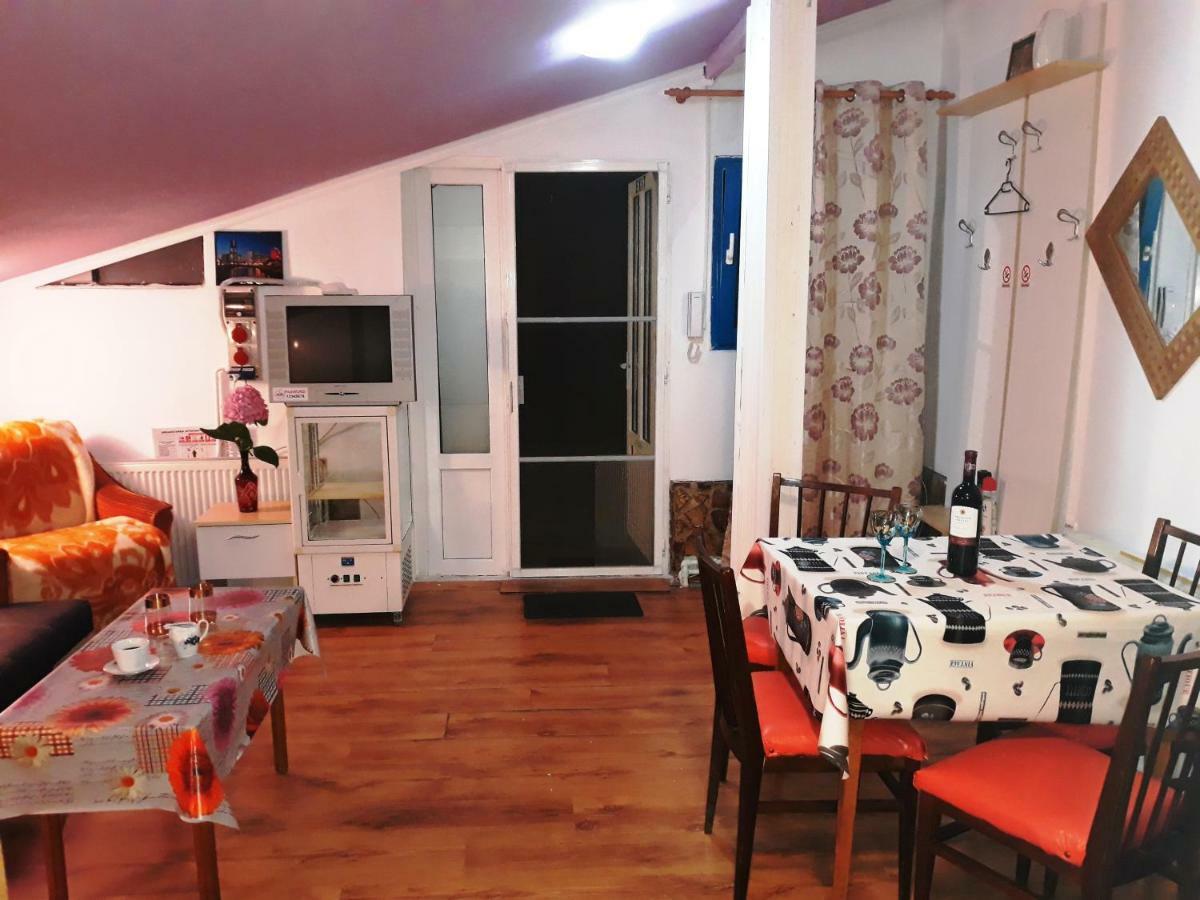 Hostel Pascalis Alesd Luaran gambar