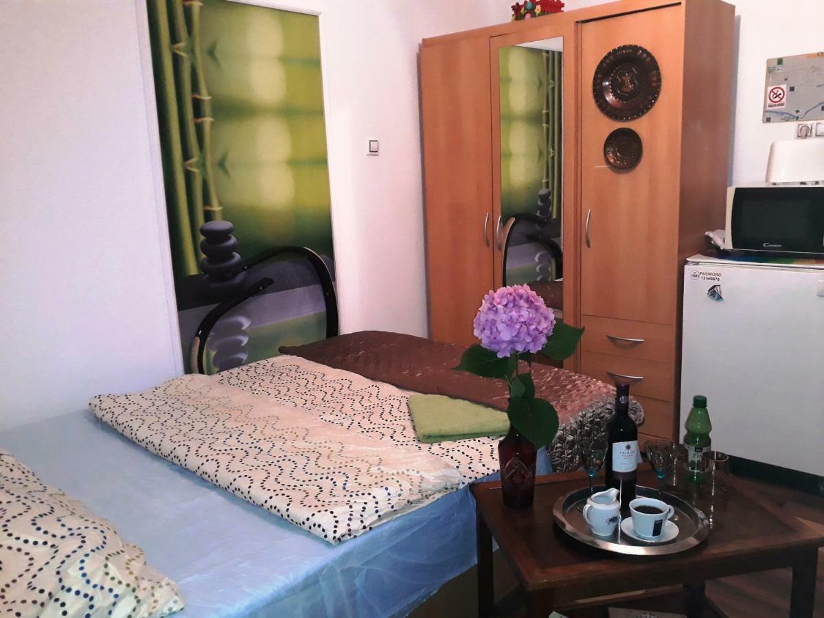 Hostel Pascalis Alesd Luaran gambar