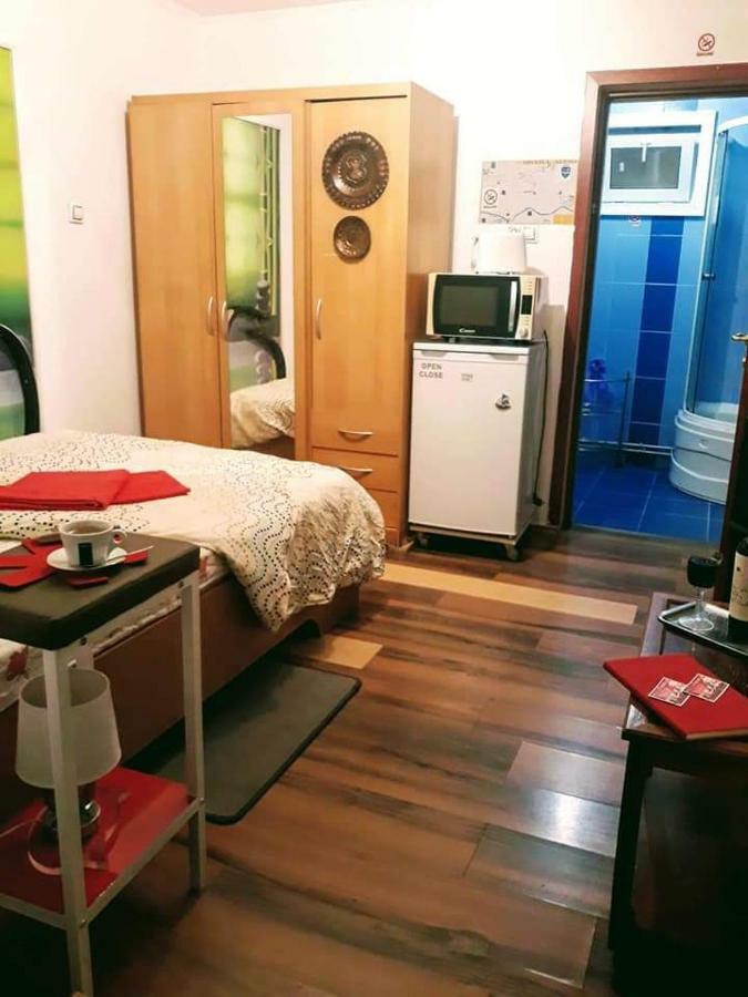 Hostel Pascalis Alesd Luaran gambar
