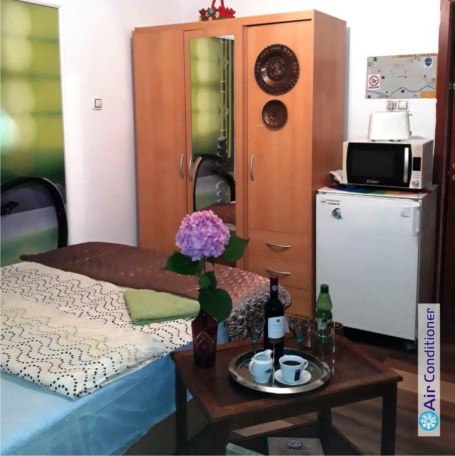Hostel Pascalis Alesd Luaran gambar